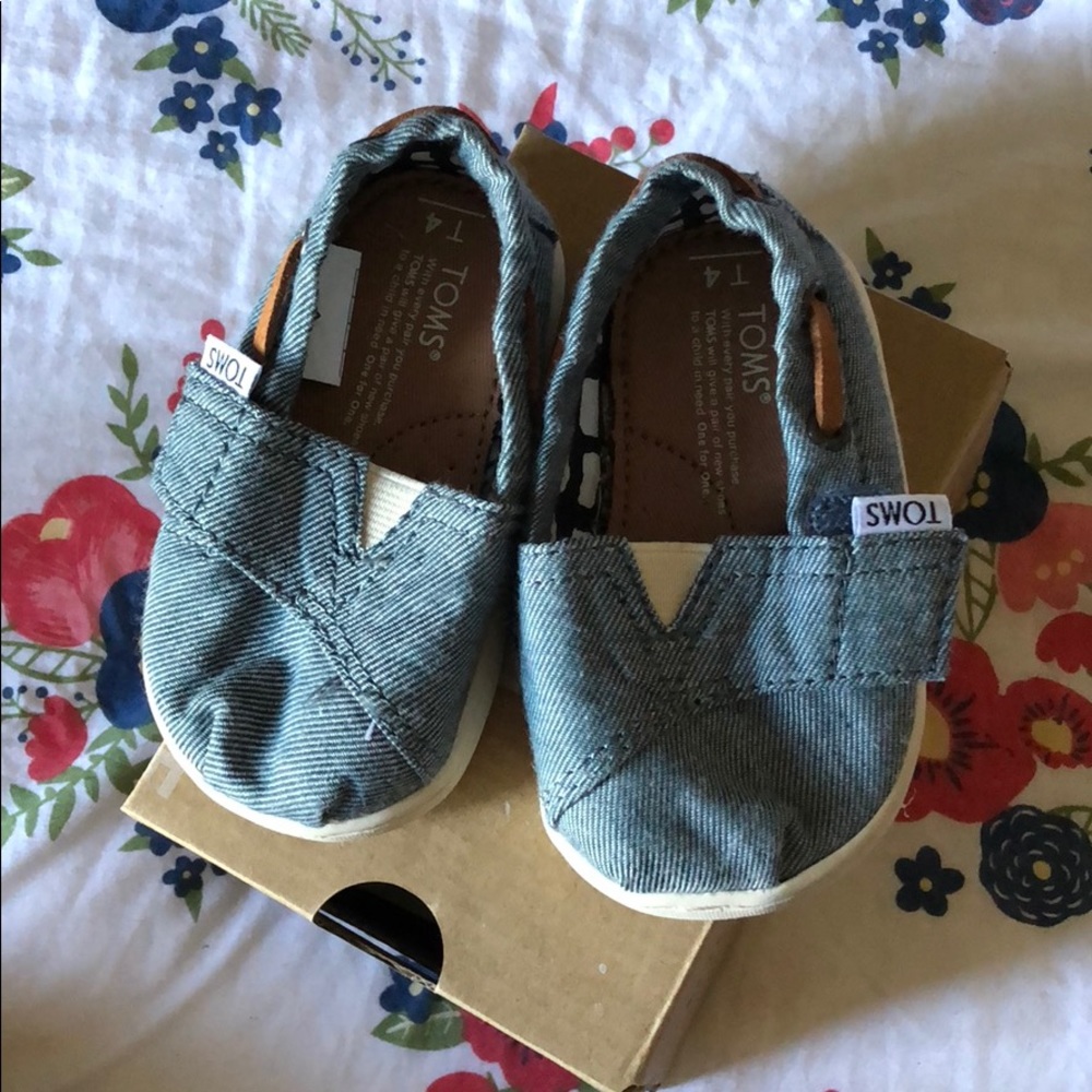 ✨NEW✨ TOMS FOR TODDLER
